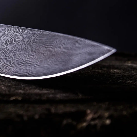 Spitze einer Klinge aus Damast