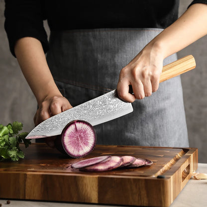 Chefmesser Damastmesser 7 Zoll Olivenholzgriff und Büffelhorn beim Schneiden
